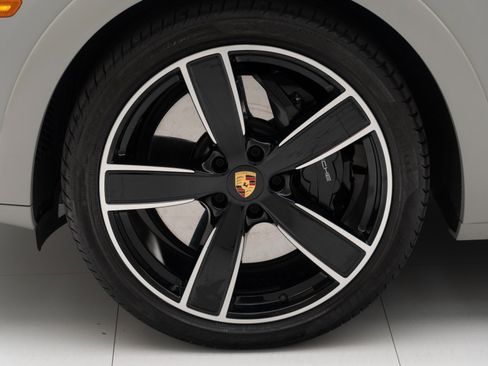 Certified 2022 Porsche Cayenne Turbo image 12