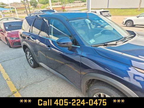 Used 2025 Nissan Pathfinder SL AWD/4WD image 14