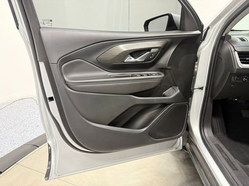 Used 2022 GMC Terrain SLE w/ Elevation Edition image 9