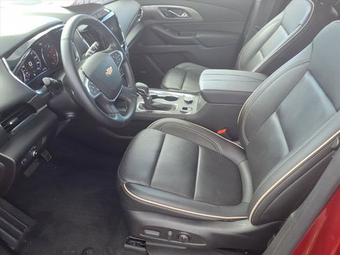 Used 2023 Chevrolet Traverse Premier image 6