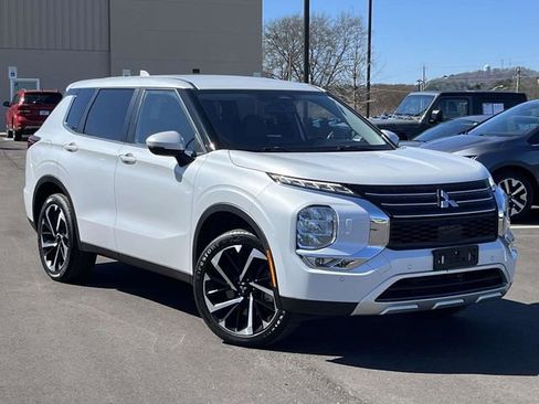 Used 2024 Mitsubishi Outlander SE Black Edition image 1