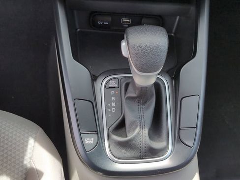 Used 2025 Kia Soul LX w/ LX Technology Package FWD image 24