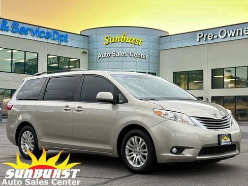 Used 2017 Toyota Sienna XLE w/ XLE Navigation Package image 1