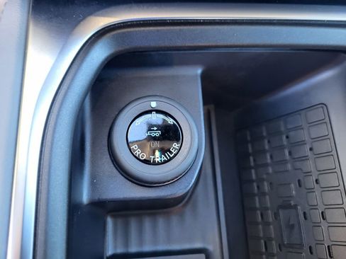 Used 2025 Ford Expedition Platinum w/ Driver's Package image 31