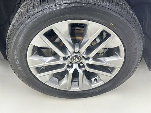 Used 2022 Toyota RAV4 XLE Premium FWD image 40