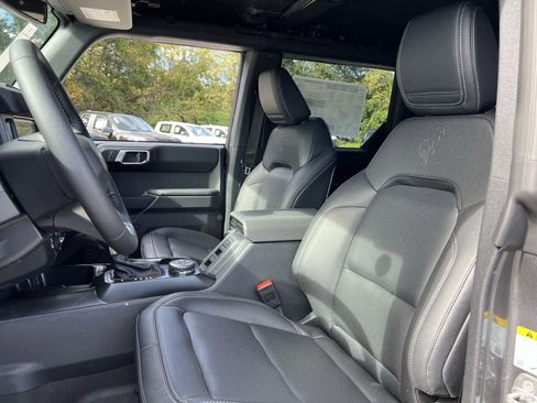 New 2025 Ford Bronco Badlands image 13