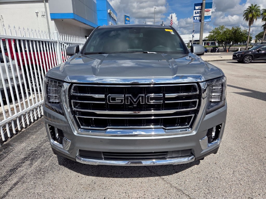 Used 2024 GMC Yukon SLT w/ SLT Luxury Package RWD image 2