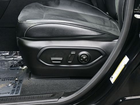 Used 2024 Jeep Grand Cherokee Altitude image 12