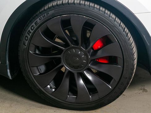 Used 2021 Tesla Model Y Performance image 19