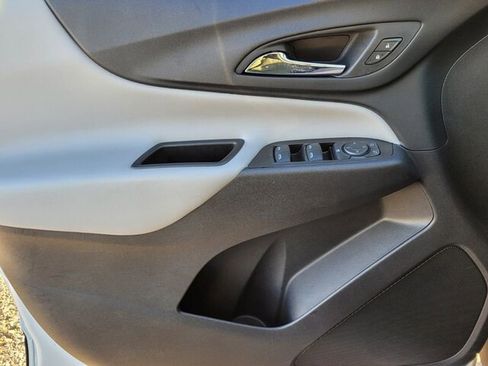 Used 2022 Chevrolet Equinox LS image 26
