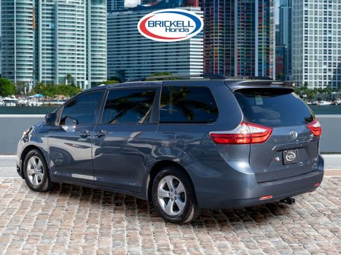 Used 2016 Toyota Sienna LE image 7