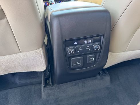 Used 2020 Buick Enclave Premium w/ Sun and Sites Package AWD/4WD image 24