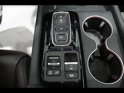 Certified 2025 Honda Pilot Black Edition image 32