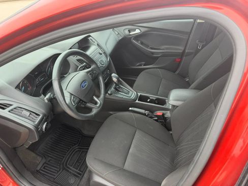 Used 2018 Ford Focus SE w/ Cold Weather Package FWD image 6