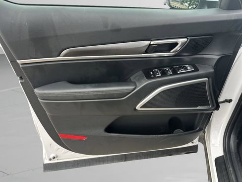 Used 2025 Kia Telluride S FWD image 9