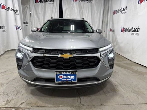 Used 2024 Chevrolet Trax LT w/ Driver Confidence Package FWD image 2