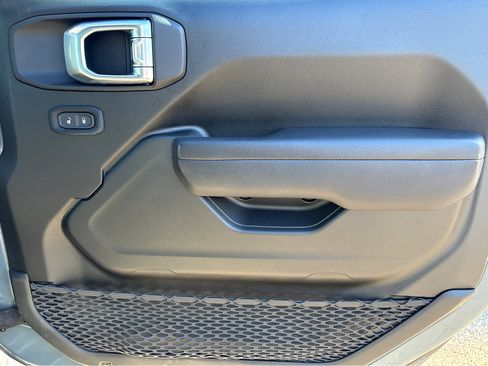 Used 2024 Jeep Wrangler Unlimited Rubicon image 9