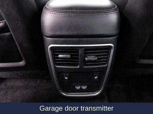 Used 2018 Chrysler 300 Limited image 26