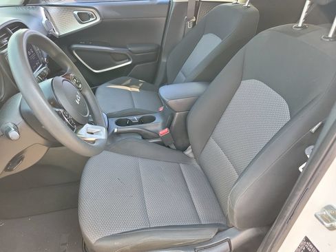 Used 2022 Kia Soul LX w/ Technology Package FWD image 10