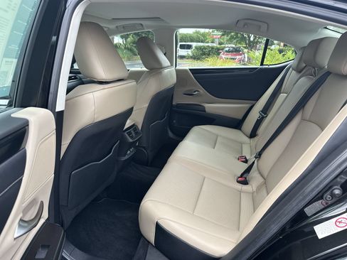 Used 2019 Lexus ES 350 w/ Accessory Package 2 FWD image 31