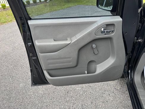 Used 2015 Nissan Frontier S AWD/4WD image 24
