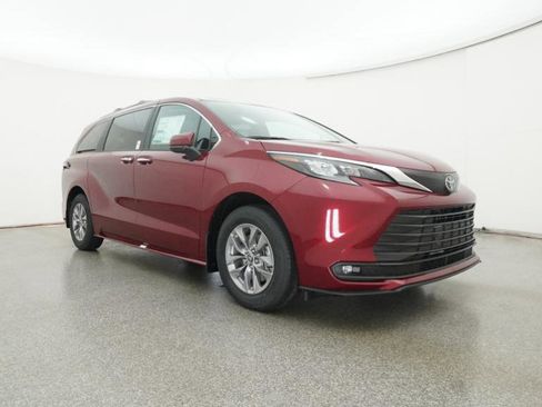 New 2026 Toyota Sienna XLE image 30