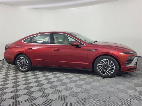 Used 2025 Hyundai Sonata Limited image 9