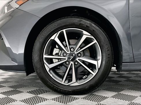 Used 2024 Kia Forte LXS w/ LXS Technology Package FWD image 8