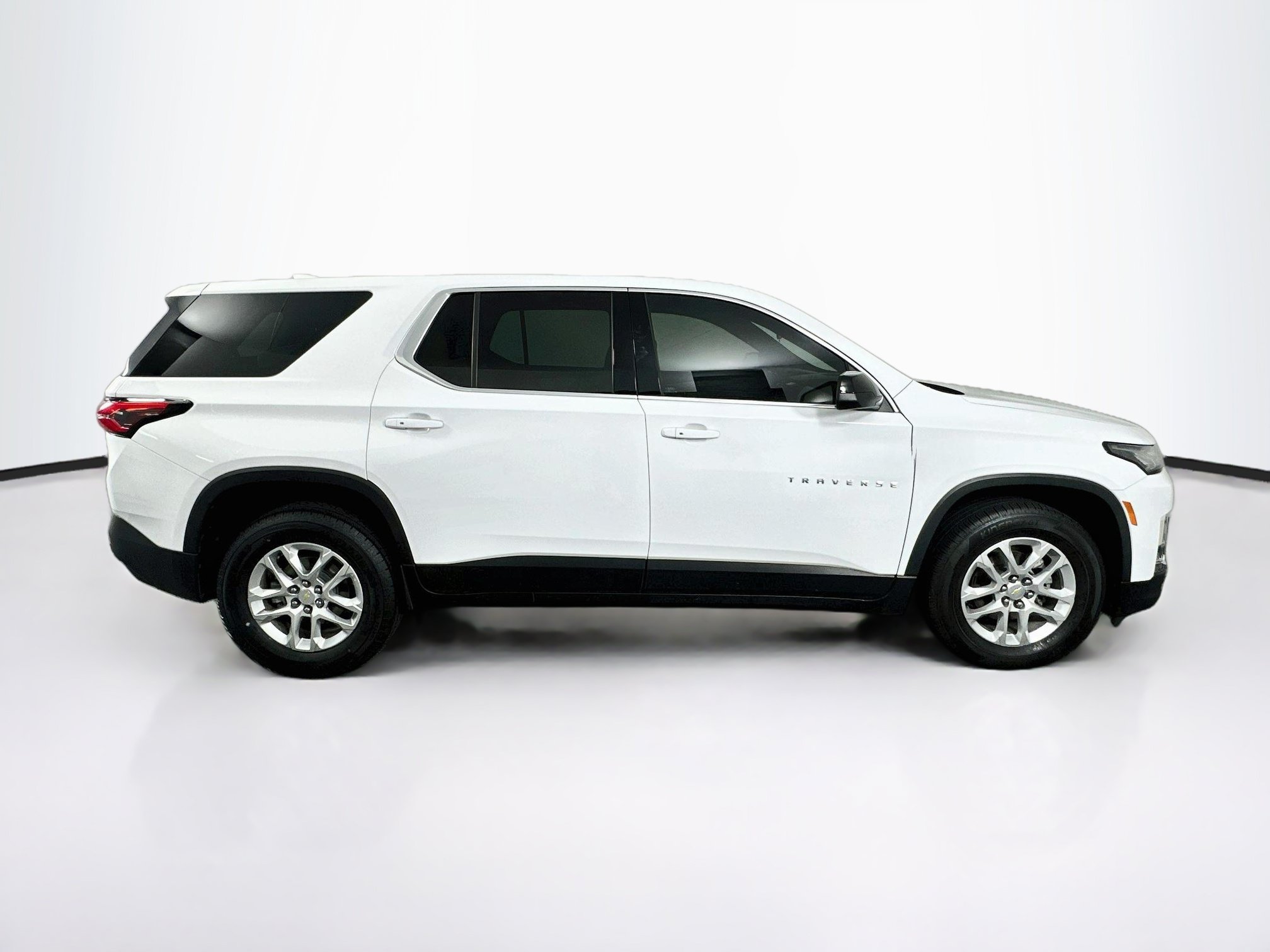 Used 2023 Chevrolet Traverse LS FWD image 10
