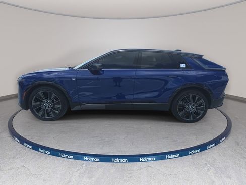 Used 2026 Cadillac Lyriq Signature Sport AWD/4WD image 9