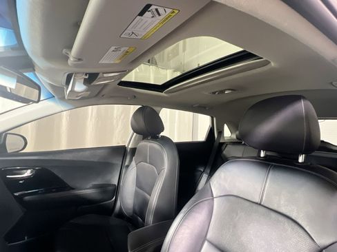 Used 2019 Kia Niro EX Premium w/ Sunroof Package image 24