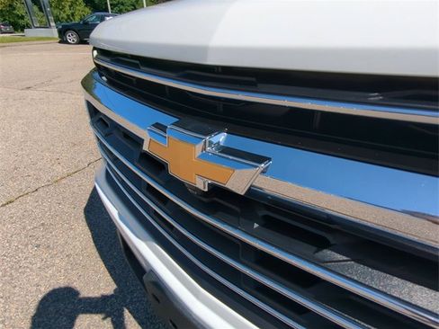 New 2026 Chevrolet Traverse LT w/ Sun and Wheel Package image 31