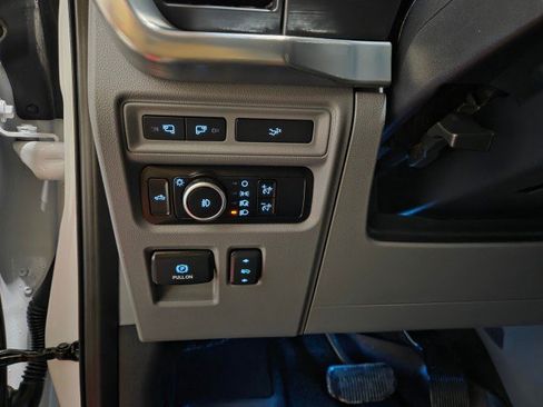 Used 2023 Ford F150 Lariat AWD/4WD image 41