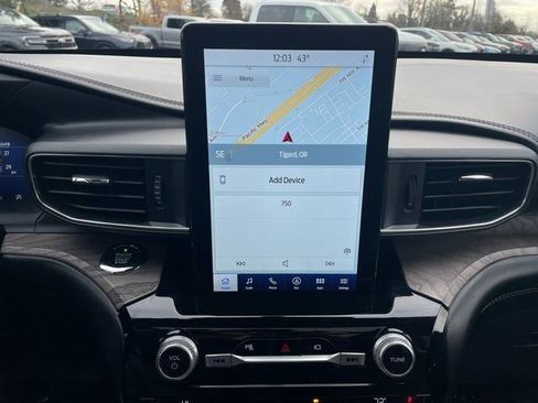 Certified 2021 Ford Explorer Platinum w/ Equipment Group 601A image 22