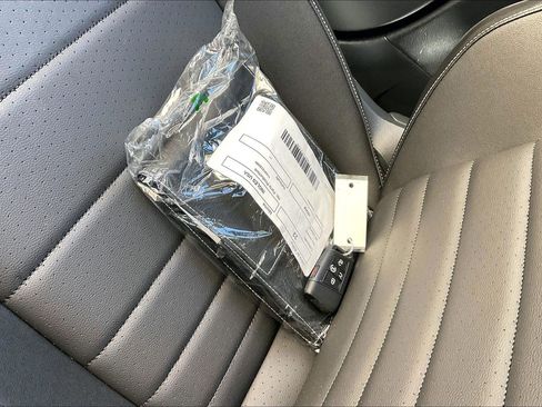 Certified 2024 Volkswagen Jetta SE w/ Panoramic Sunroof Package image 11