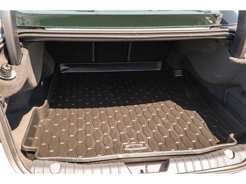 Used 2017 Jaguar XF Premium image 21