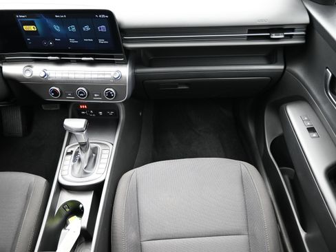 Used 2025 Hyundai Kona SE FWD image 37