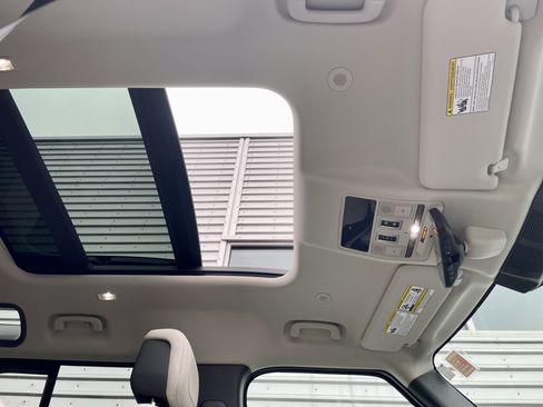 Certified 2024 Land Rover Defender 110 SE image 17