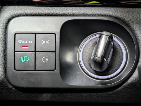 Used 2022 Porsche Cayenne Platinum Edition w/ Premium Package image 31