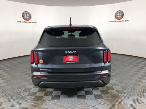 Used 2023 Kia Sorento LX FWD image 17
