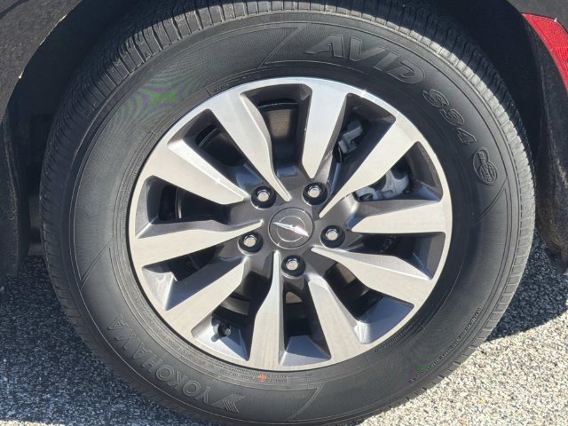 Used 2023 Chrysler Pacifica Touring-L FWD image 16