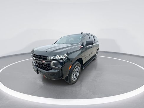 Certified 2023 Chevrolet Suburban Z71 w/ Luxury Package AWD/4WD image 4