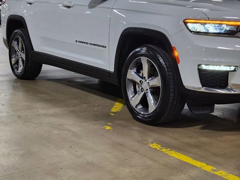 Used 2022 Jeep Grand Cherokee L Limited AWD/4WD image 16