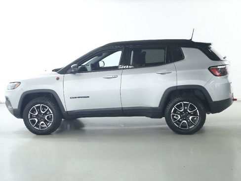 Used 2025 Jeep Compass Trailhawk image 38