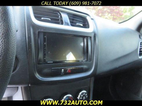 Used 2013 Dodge Avenger SE FWD image 11