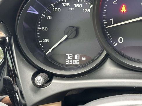 Used 2025 Porsche Macan image 20