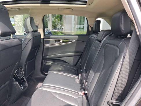 Used 2023 Lincoln Nautilus Reserve FWD image 8