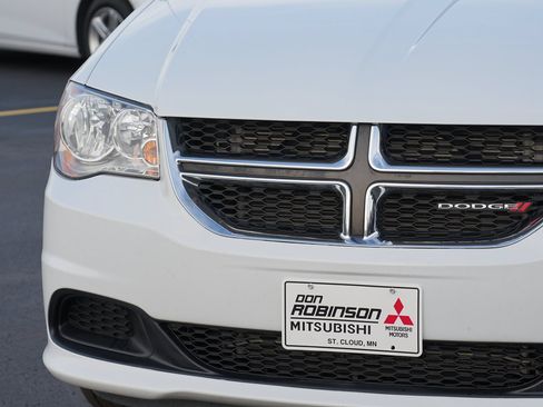 Used 2018 Dodge Grand Caravan SE w/ UConnect Hands-Free Group FWD image 10