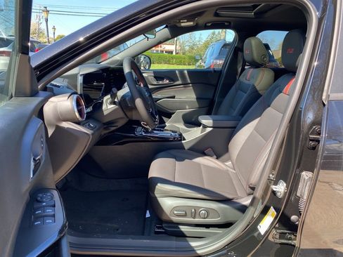 New 2026 Chevrolet Trax RS w/ Sunroof Package FWD image 12