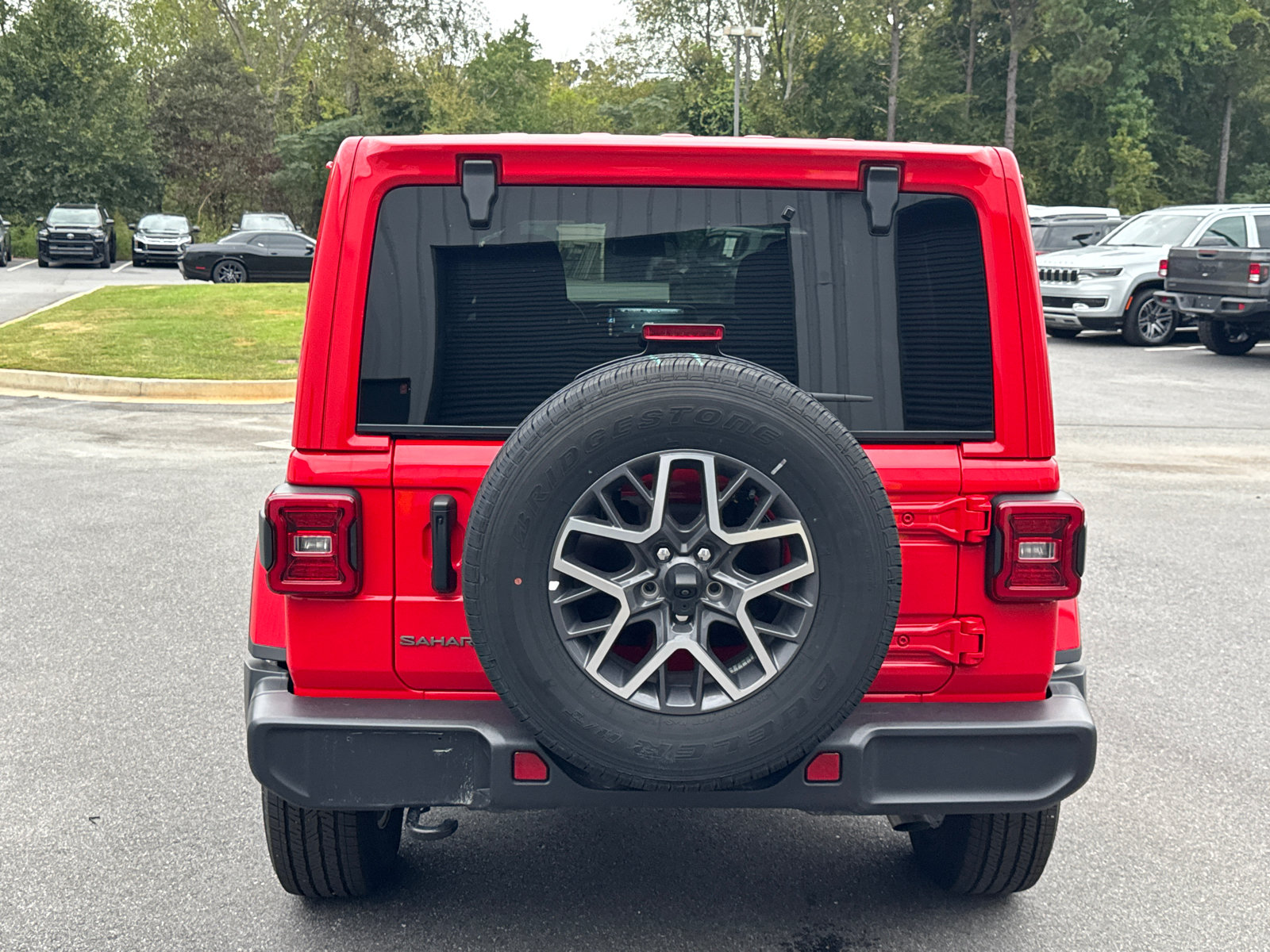Used 2026 Jeep Wrangler Unlimited Sahara AWD/4WD image 6